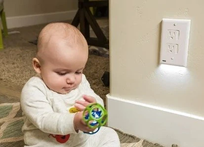 SnapPower SafeLight Duplex Outlet Cover Plate - Sliding Outlet Cover - Integrated LED Automatic On/Off Lighting - White Finish - 4000K - Image 3