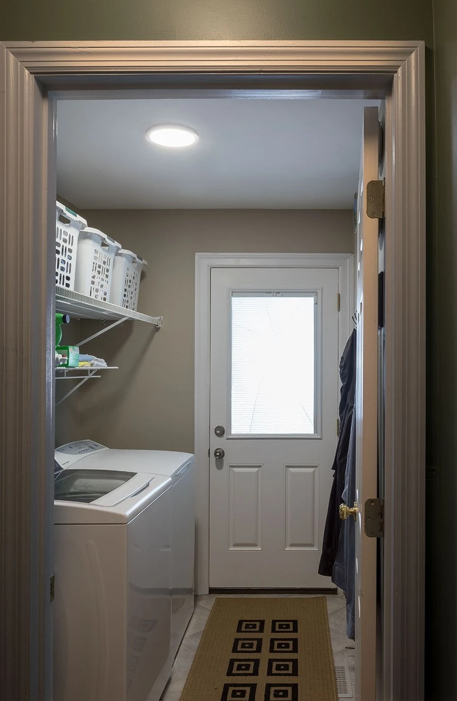 9" LED Downlight - White Magnetic Trim - 18W Flush Mount Ceiling Light - 100W Incandescent Equivalent - Dimmable - 1,440 Lumens - Warm 3000K - Image 8