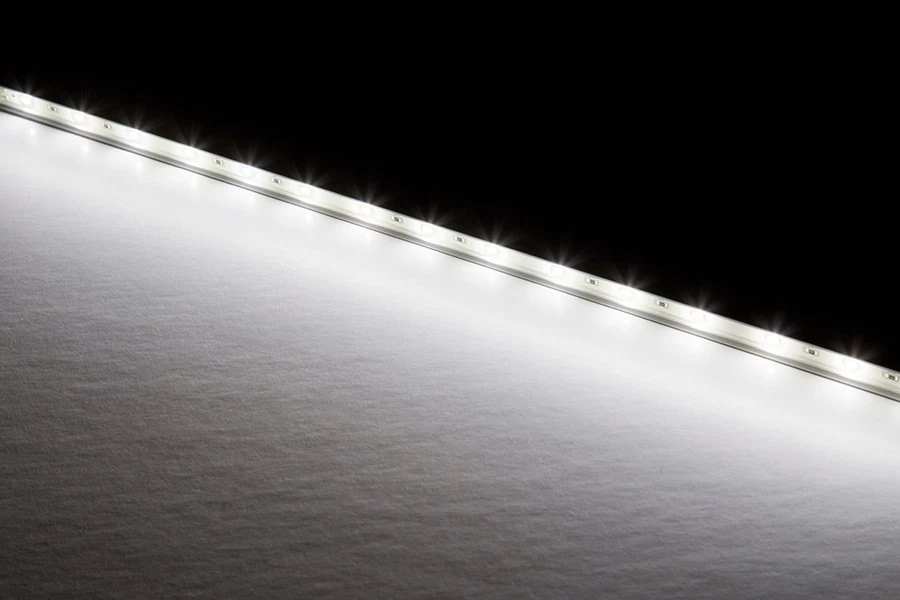 Waterproof Linear LED Light Bar Fixture With DC Barrel Connectors - 415 Lm/ft - Image 2